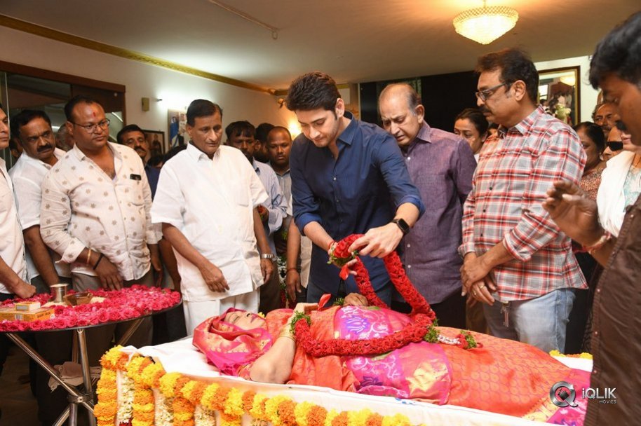 Celebrities-Pay-Homage-to-Vijaya-Nirmala-Garu